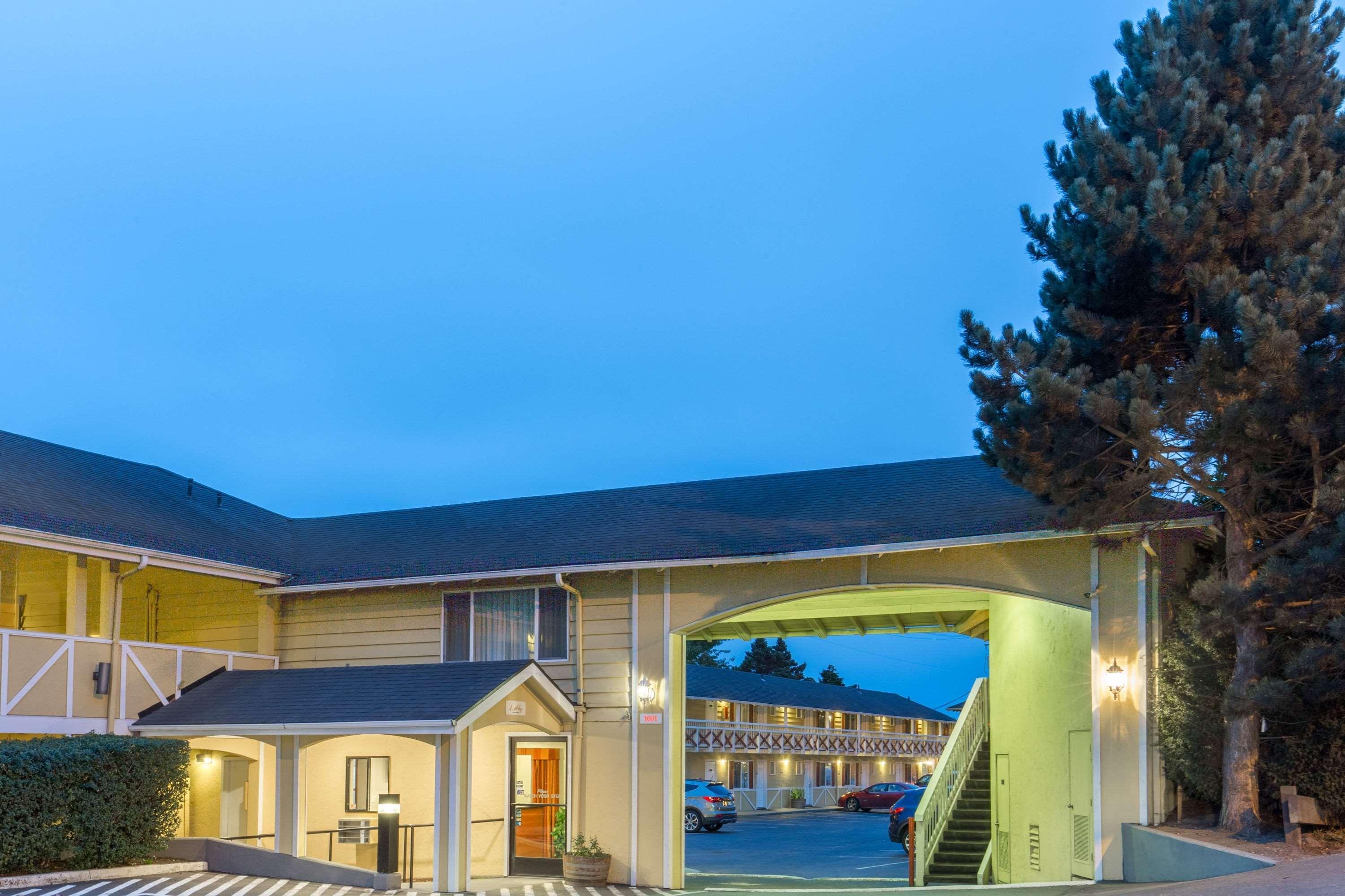 Global Inn Coos Bay Exterior photo
